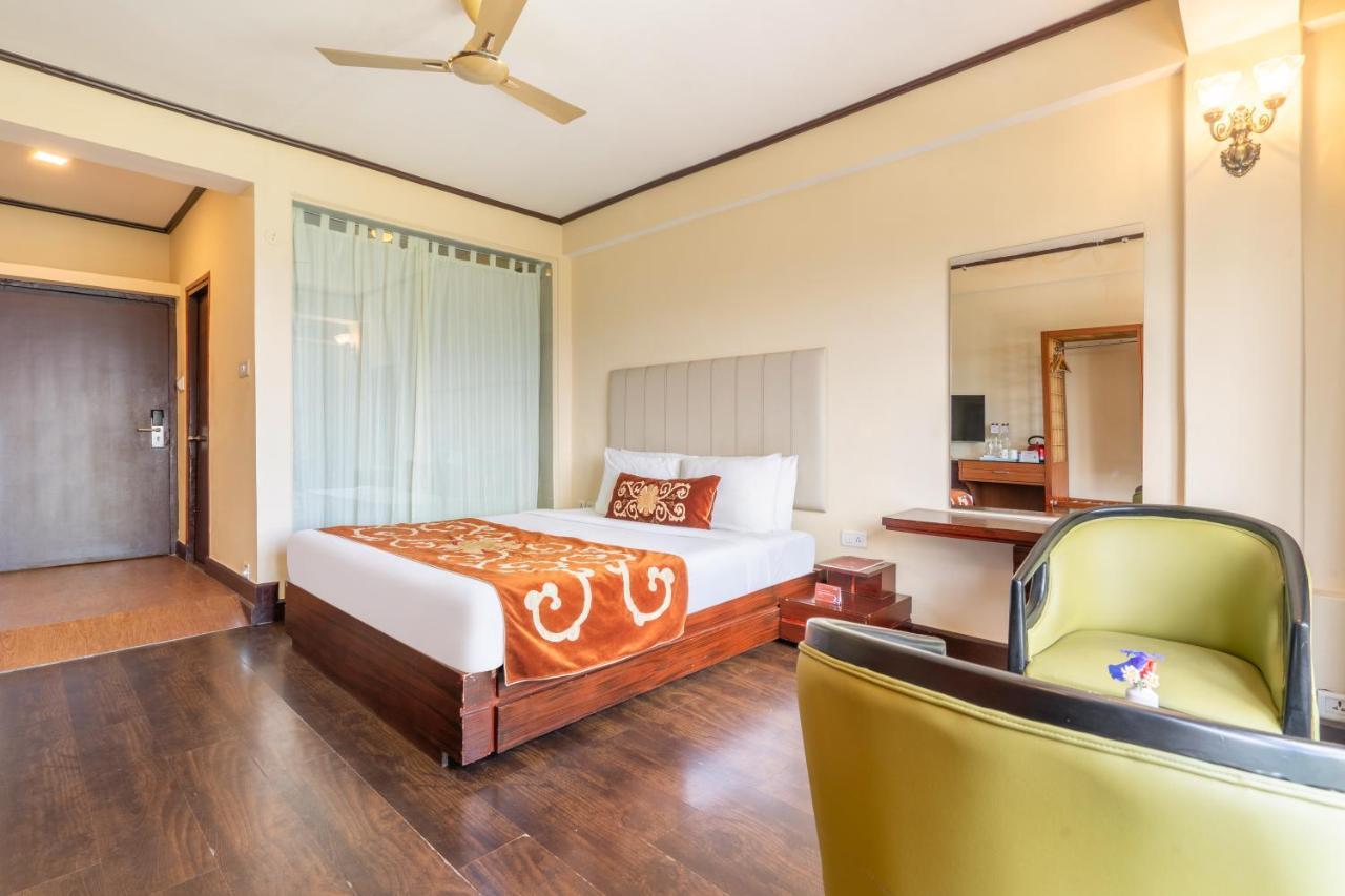 Summit Lillium Hotel & Spa กาลิมปง ภายนอก รูปภาพ