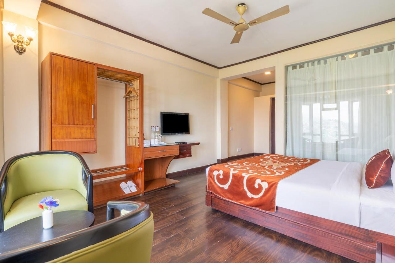 Summit Lillium Hotel & Spa กาลิมปง ภายนอก รูปภาพ
